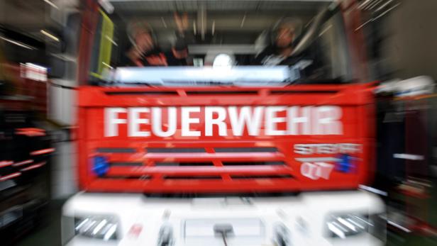 feuerwehr fährt aus