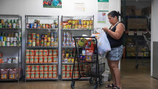 US-FOOD-BANKS-EXPECT-SURGE-OF-DEMAND-AS-SNAP-BENEFITS-SET-TO-EXP