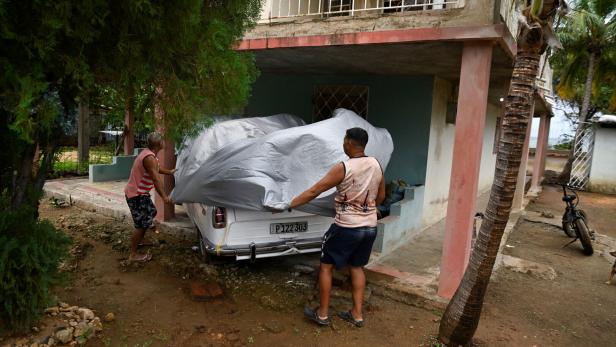 High seas and strong winds batter eastern Cuba
