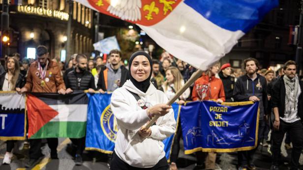 Students from Novi Pazar arrive in Belgrade as part of a journey leading up to a major protest in Novi Sad Students from Novi Pazar arrive in Belgrade as part of a journey leading up to a major protest in Novi Sad
