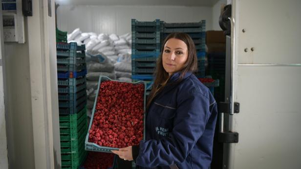 Teuta Ramani in ihrer Fabrikshalle in Podujeva.