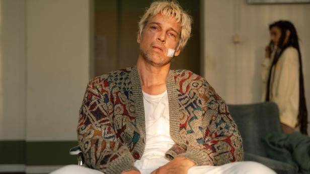 46-219859583 Florian David Fitz sitzend.