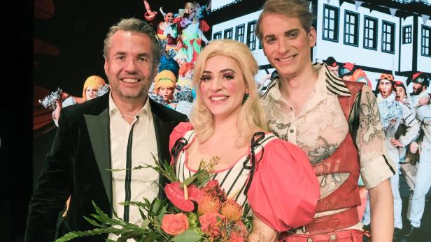 46-219887326 5-10-31 - Presseinfo Resümee 2025 und Vorschau 2026 - Intendant Michael Garschall Lena Stöckelle (Nadina) Martin Mairinger (Bumerli)