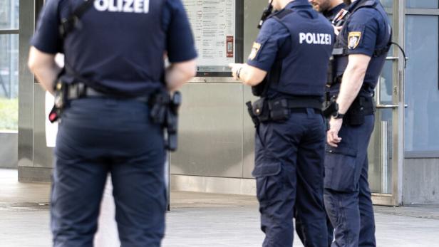 ++ THEMENBILD ++ SICHERHEITSMASSNAHMEN/PRATERSTERN/POLIZEI ++ THEMENBILD ++ SICHERHEITSMASSNAHMEN/PRATERSTERN/POLIZEI