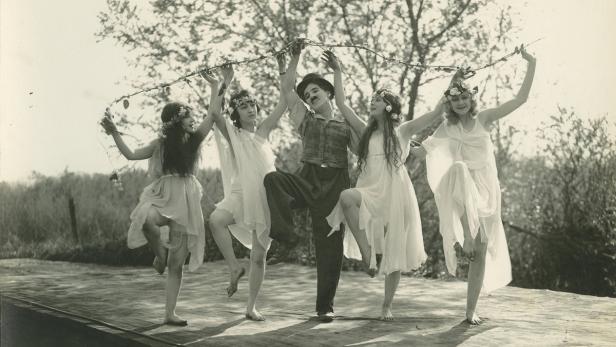 Der große Tänzer Nijinsky inspirierte Charlie Chaplin zu mehreren Filmen, sein Schicksal führte 1952 zum Alterswerk „Limelight“.