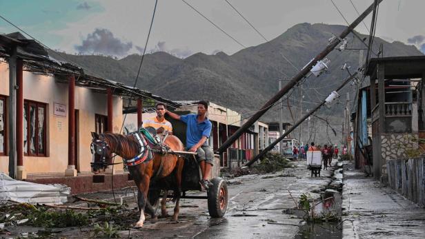 TOPSHOT-CUBA-WEATHER-HURRICANE-MELISSA-AFTERMATH