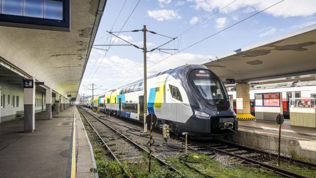 Hans Peter Haselsteiner, Dr., stellt die neuen Zuege der Westbahn vor. Westbahnhof, 1150 Wien