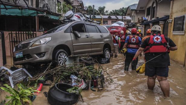 Typhoon Kalmaegi crosses central Philippines region