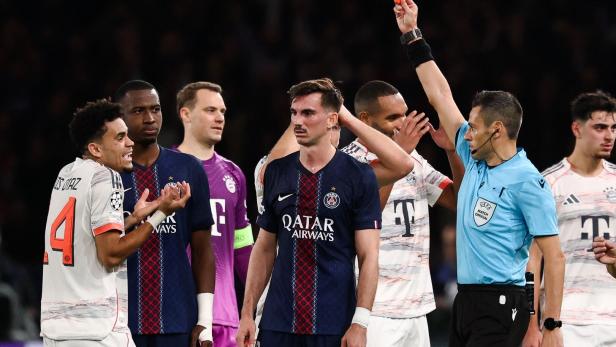 Doppeltorschütze Diaz wurde kurz vor der Pause ausgeschlossen.