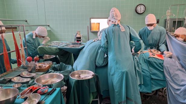 Ausstellung über eine Herz-Op in einem Spital