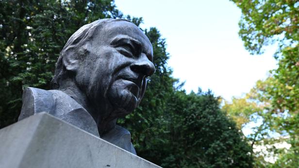 ++ THEMENBILD ++ HERMANN-GMEINER-PARK IN WIEN