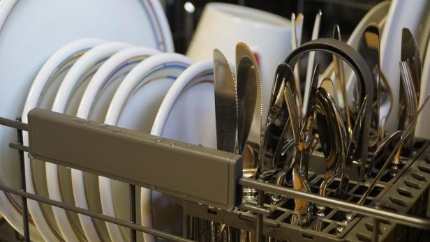 Geschirr in der Spülmaschine.