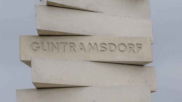 Gedenkstele an das KZ-Außenlager in Guntramsdorf. 