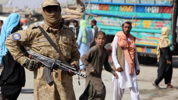 Afghan refugees return through Spin Boldak