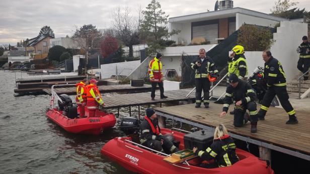 Suche nach einem vermissten Taucher im Neufelder See