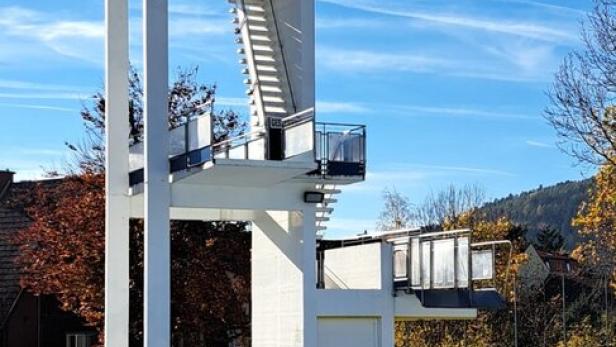 Der Sprungturm und das Becken sollen abgerissen werden.