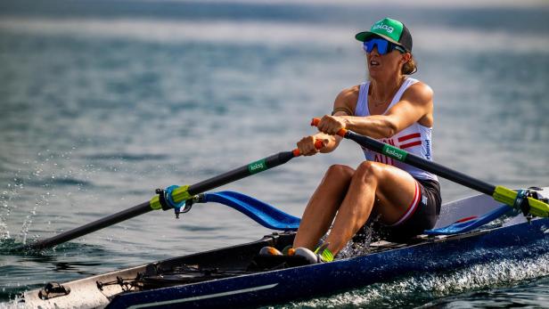 Magdalena Lobnig badet im Küstenrudern im Erfolg