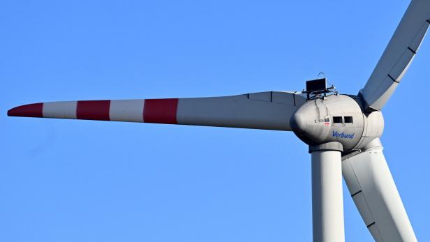 Windkraftanlagen werden sehr kontroversiell gesehen.