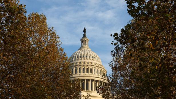 US-LAWMAKERS-CONTINUE-TO-NEGOTIATE-FUNDING-GOVERNMENT-AS-SHUTDOW