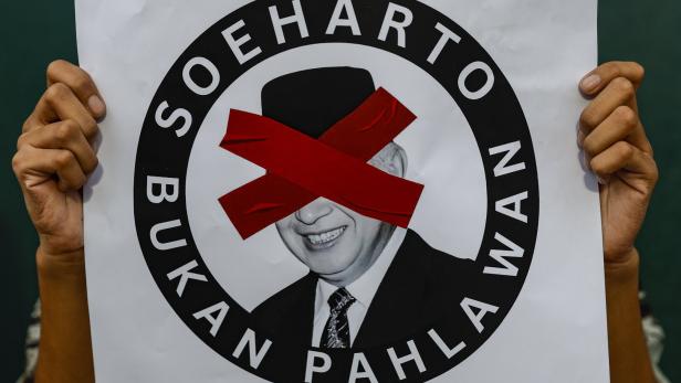 Indonesian protesters oppose national hero title for late President Suharto