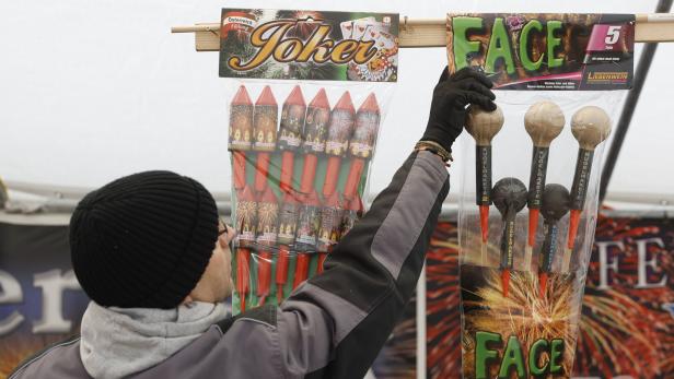 ++ THEMENBILD ++ VERKAUF VON FEUERWERKSKÖPERN