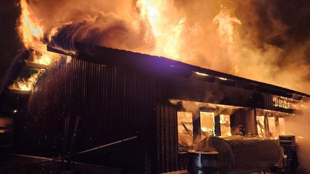 Gebäude wurde von Flammen vernichtet