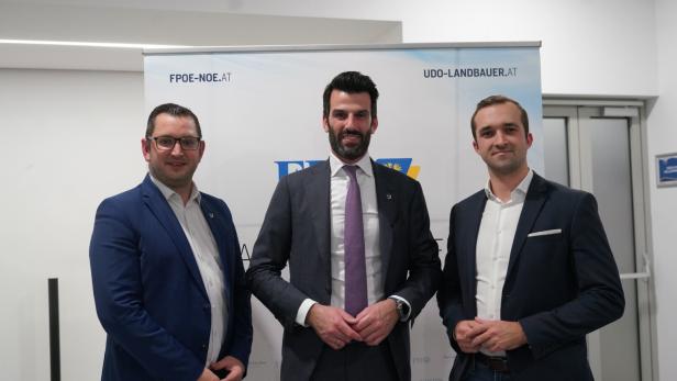 FPÖ-Stadtrat Philipp Gerstenmayer, Stadtparteiobmann Udo Landbauer und Stellvertreter Kevin Pfann