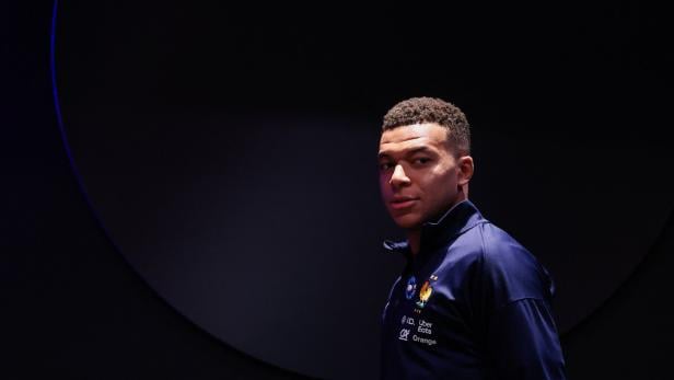 Gedenkt der Opfer: Kylian Mbappe