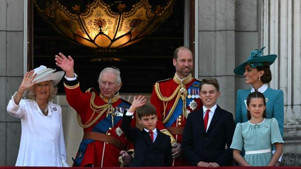 Die britische Royal Family auf dem Palastbalkon.