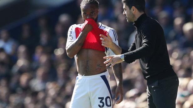 Das gibt es nicht: Sterling (links) wieder überfallen