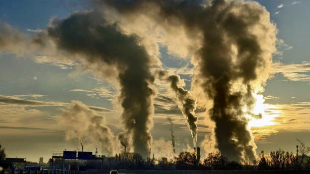 AUSTRIA-WEATHER-OMV-PLANT