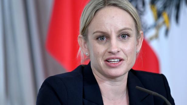 Sport-Staatssekretärin Michaela Schmid: "Arbeiten gemeinsam"