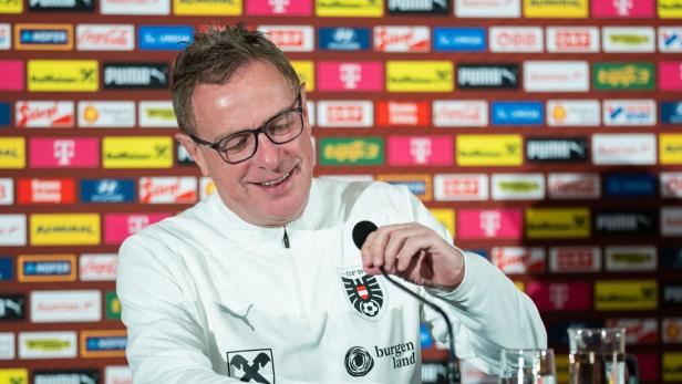 Ralf Rangnick bei der Pressekonferenz in Zypern