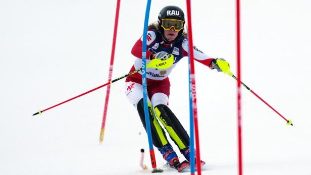 Katharina Liensberger bewegt sich mit Risikofreude und Sicherheit durch den Stangenwald