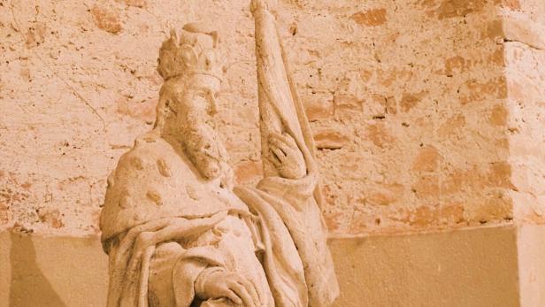 Statue des Heiligen Leopolds in Stift Klosterneuburg. 