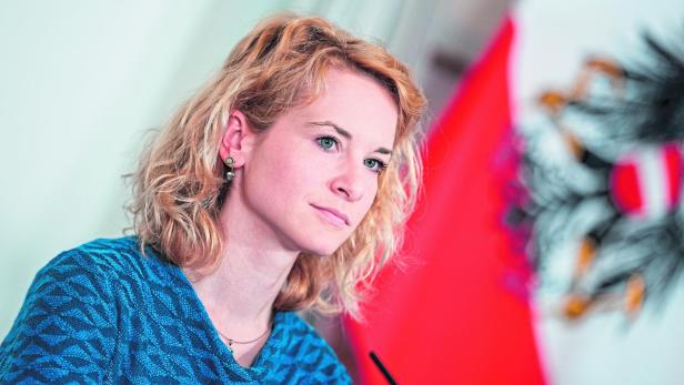 Eva-Maria Holzleitner