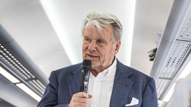 Hans Peter Haselsteiner, Dr., stellt die neuen Zuege der Westbahn vor. Westbahnhof, 1150 Wien