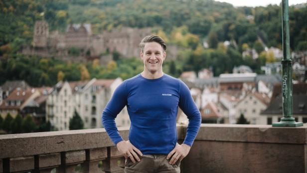 Zu Besuch bei Matthias Steiner (33) in Heidelberg. In seiner Lieblingskonditorei spricht der gebürtige Österreicher darüber, wieso bewusste Ernährung nicht nur bei Diabetiker zählt. Bis zu zehn Mal am Tag misst er seinen Blutzucker