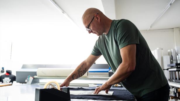 AFoliendesign & Werbetechnik bietet kreativen Textildruck für Personalbranding und Weihnachtsgeschenke für Mitarbeiter in Österreich.