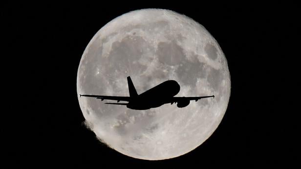 Archivbild: Flugzeug im Landeanflug.