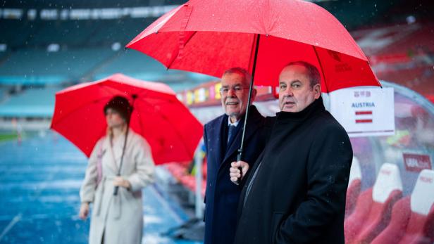Bundespräsident Van der Bellen und ÖFB-Boss Josef Pröll vor dem Spiel im Prater.