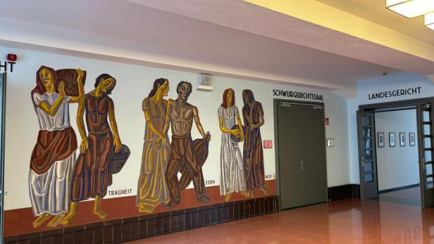Eine Aufnahme vom Kremser Schwurgerichtssaal von außen.