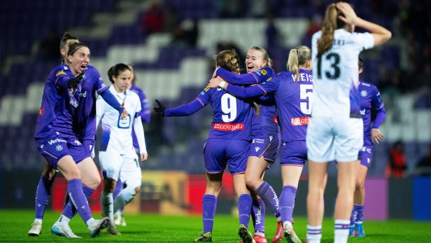 Die Austrianerinnen feiern den Aufstieg.
