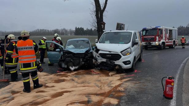 Frontalcrash aus Kreuzung 