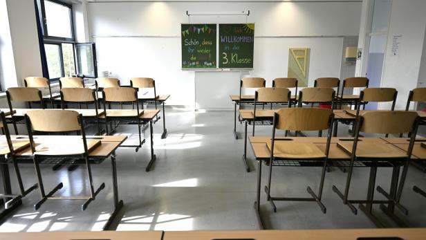 ++ THEMENBILD ++ SCHULE / SOMMERSCHULE / UNTERRICHT / SCHULREFORM / BILDUNG / INTEGRATION