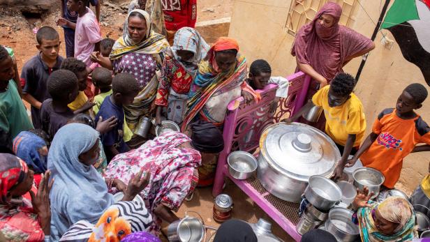 Allein im Sudan hungern Schätzungen zufolge über 25 Millionen Menschen – mehr als die Hälfte der Bevölkerung. 