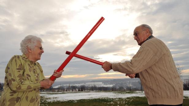 Spazierstock-Verteidigung für Senioren (Symbolbild).