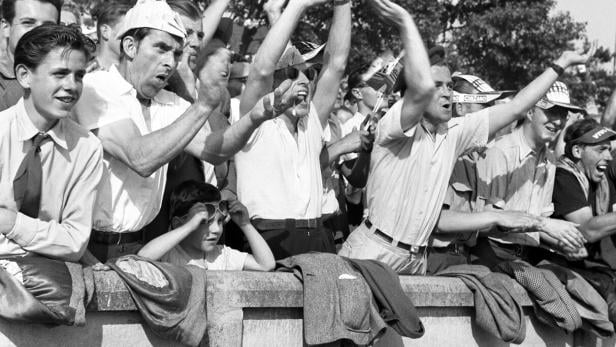 SCHWEIZ FUSSBALL WELTMEISTERSCHAFT 1954 : ?ñsterreichische Fans