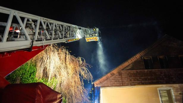 ++ HANDOUT ++ NIEDERÖSTERREICH: ZWEI VERLETZTE BEI WOHNHAUSBRAND