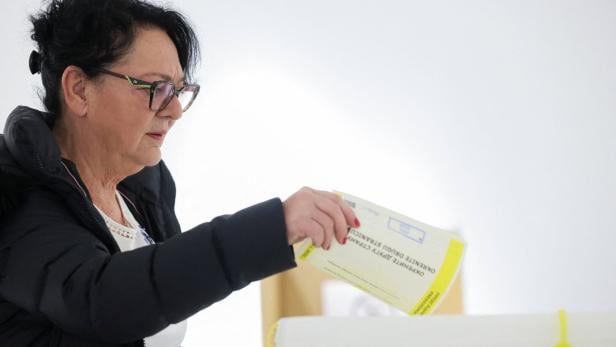 Bosnia's autonomous Serb Republic hold an early presidential election